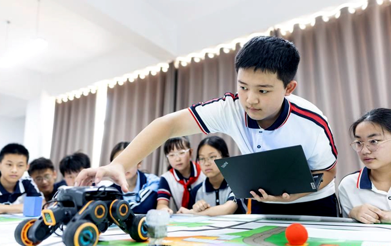 산동 린이: 과학기술을 배운 여름방학