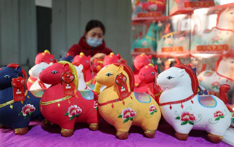 띠동완구, 신춘시장서 인기몰이