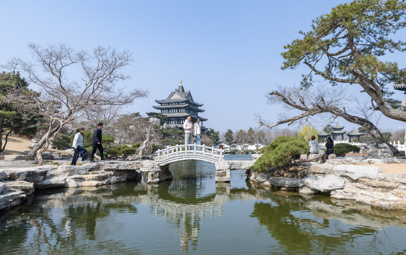 린이시, 봄기운 만개…관광객 발길 끊이지 않아