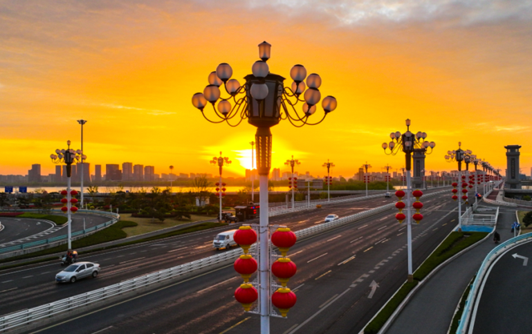 린이: 집 문 앞에서 만나는 봄의 절경